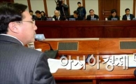 [포토]대화 중인 최수현-김기문