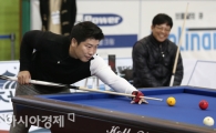 [포토] 박재홍 해설위원 '실력을 보여주지'