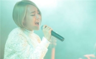윤하, 감성 가득한 '라이브 현장' 공개 예고