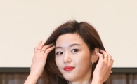 [포토]머릿결 넘기는 전지현, '물오른 미모'