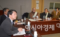 [포토]경제민주화 간담회 참석한 안철수 의원