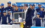 [포토] 후배들과 만난 오승환