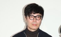 [포토]소설가 김영하, '인텔리전스 부분 수상'