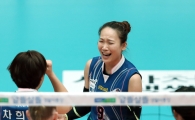[포토] 연속 서브 에이스에 기뻐하는 도로공사 오지영