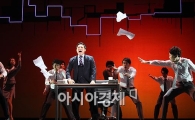 [포토]'디셈버' 임기홍, 서류 집어 던지며~