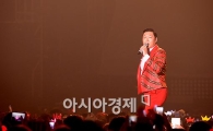 [포토]싸이, '땀흘리는 모습도 멋있네'