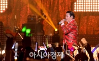 [포토]팬들과 호흡하는 싸이