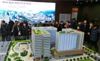 추위도 못 말린 분양열기…견본주택에 2만명 '북적'