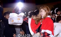 [포토]걸스데이 소진, '제 선물 받으세요~'