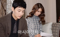 [포토]'총리와 나' 윤아, 대본 커닝 중(?)