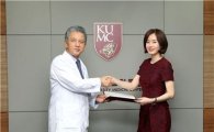 배우 김지수, 소아암 환자 진료비 2000만원 기부…골수기증도
