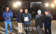 [포토]다시 조계사로 발길 돌리는 박태만 부위원장 