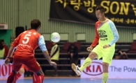 [포토] 김신욱 '높게 패스'