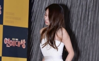 [포토]롱 드레스에 힘겨운 크리스탈