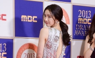 [포토]신세경, 오늘의 포인트는 파격 뒤태