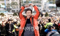 [포토]'쓰레기' 정우, '여러분 사랑해요'
