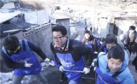 정지선 현대百그룹 회장, 새해 첫 업무로 '연탄배달 봉사'