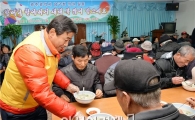 [포토]최영호 남구청장,새해맞이 사회복지시설 배식봉사 
