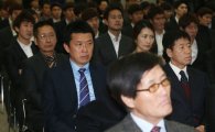 [포토] 취임사 경청하는 성남 이상윤 코치