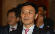 [포토]굳은 표정의 이건호 국민은행장