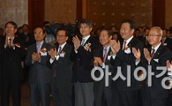 [포토]새해 축하 박수치는 금융인들