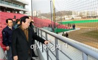 강운태 광주시장, 개장앞둔 ‘광주-기아 챔피언스 필드’  야구장 점검