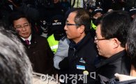 [포토]경찰 자진 출두하는 김명환 철도노조위원장 