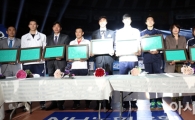 [포토] 핸드 프린팅 하는 V리그 10주년 남녀 베스트7 
