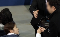 [포토] 찡그린 김연아 '찍기 싫은데 왜 자꾸'