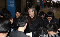 제프리 존스·김앤장, '이용대-김기정 총대 매고 돕는다'