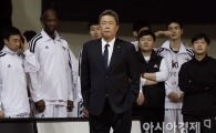 [포토] 경기 지켜보는 KT 전창진 감독