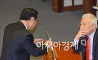 [포토]심각한 김한길 대표