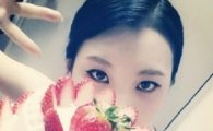 선미 딸기 케이크 인증샷, 강렬한 눈빛…"달콤살벌해"