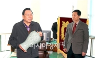 영광굴비특품사업단,정기호 영광군수에게 감사패 증정
