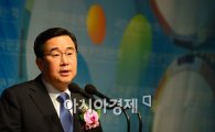 [포토]축사하는 김정훈 국회 정무위원장 