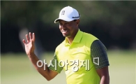 [캐딜락 이모저모] 우즈 "28m 퍼트 봤어?"