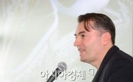 [포토]DDP 소개하는 패트릭 슈마허 