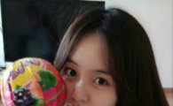 김소현 사탕 인증샷, 화이트데이에 받은 사탕과 똑같은 얼굴 크기?