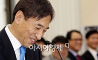 [포토]미소 보이는 이주열 한은 총재 후보