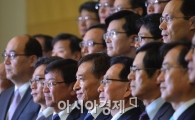 [포토]미소 짓는 이주열 한은총재, 그 의미는?