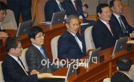 [포토]본회의장에 출석한 김관진 국방장관