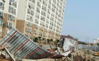 목포 신안비치아파트 도로 '폭삭'…주민 800명 대피(종합)