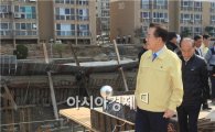[포토]박준영 전남지사,목포 아파트 붕괴 현장 방문