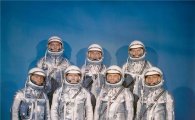 "우리가 최초의 우주비행사들입니다"  