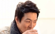 [포토]막걸리로 목 축이는 배우 송일국