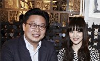 송혜교·서경덕, 中 항주 임시정부청사에 한글안내서 기증