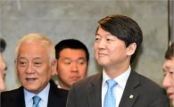 [포토]의원총회 참석하는 김한길·안철수 공동대표