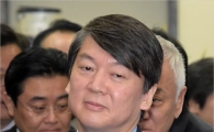[포토]안철수 뒤에선 김한길 공동대표