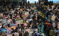 [포토]희망의 끈 놓지 않는 실종자 가족들