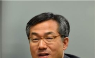 [기준금리 전격인하] 이종우 IBK증권 센터장 "증권·건설株 수혜, 보험株 타격" 